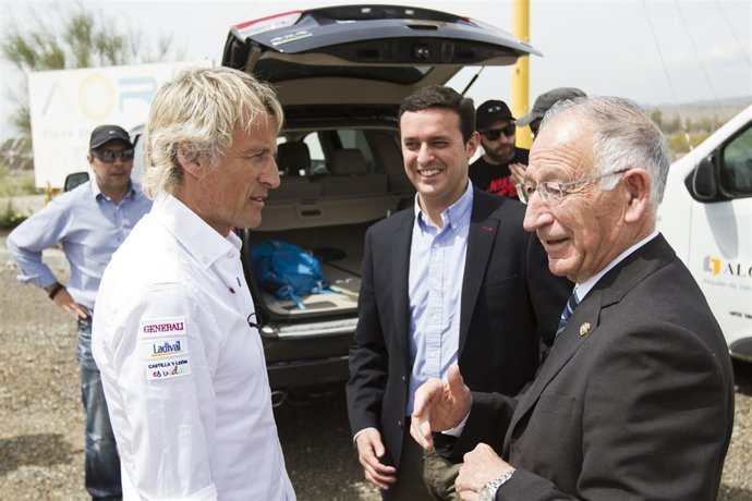 Gabriel Amat y Javier Aureliano García con Jesús Calleja en el rodaje.