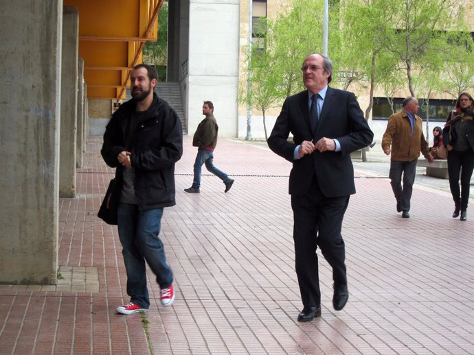 Gabilondo a su llegada al Edificio FES de la Universidad de Salamanca.