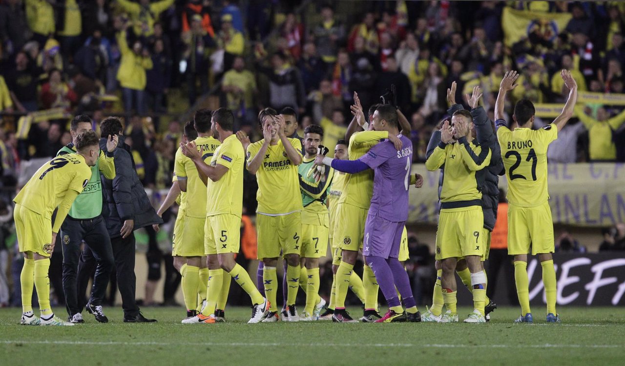El Villarreal celebra el triunfo por la mínima ante el Liverpool