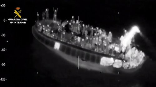 Rescate de una embarcación con inmigrantes al sur de Sicilia