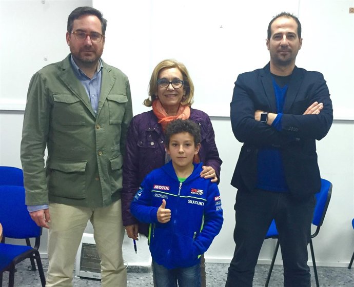 Roberto García, de nueve años, compite en motoclismo a nivel nacional.