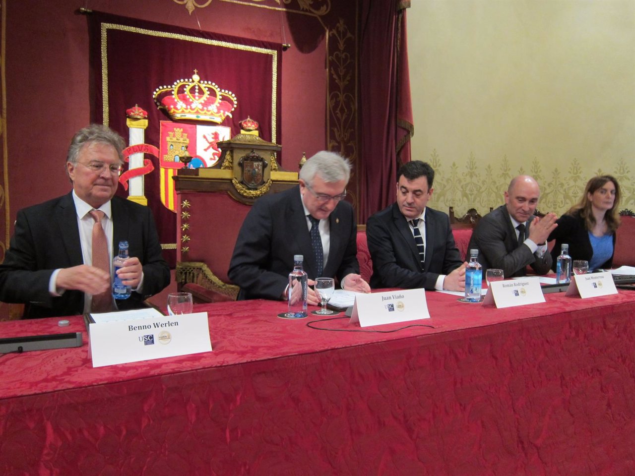 El recor de la USC, Juan Viaño, y el conselleiro de Educación, Román Rodríguez