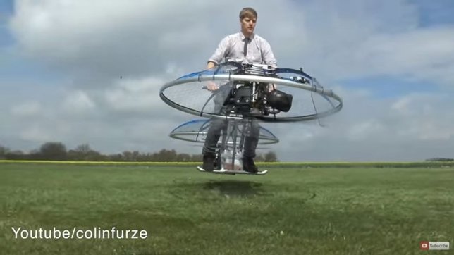 Bicicleta voladora inventada por un fontanero británico