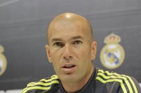 Zidane: "A lo mejor Isco y James deberían jugar más"