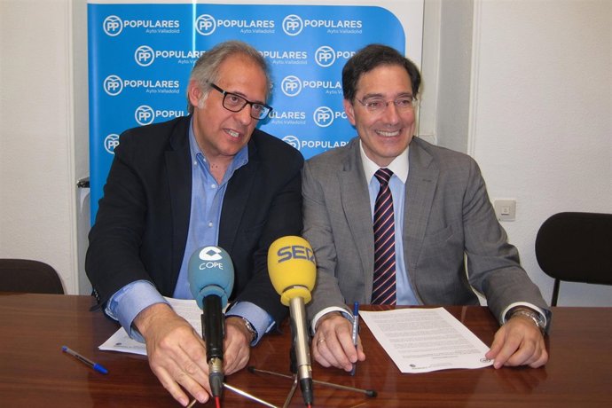 Los concejales del PP Antonio Martínez Bermejo y Jesús Enríquez