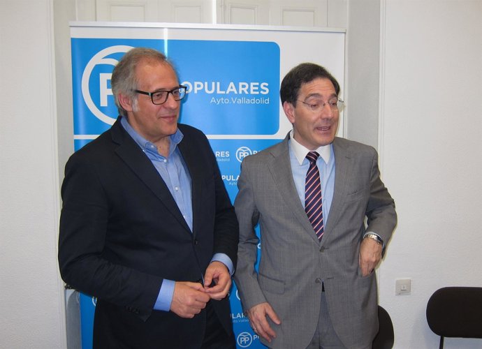 Los concejales del PP José Antonio Martínez Bermejo y Jesús Enríquez