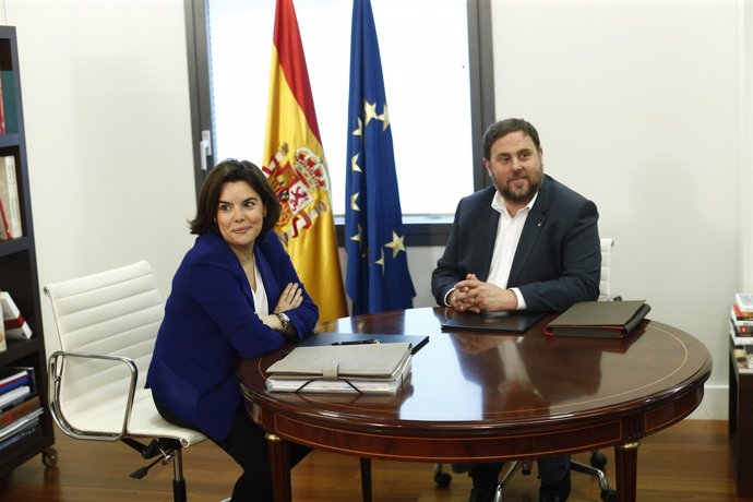 Santamaría y Junqueras se reúnen en Moncloa