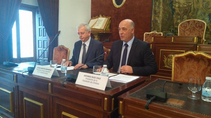 Antonio Ruiz (dcha.) hace balance junto a Martín