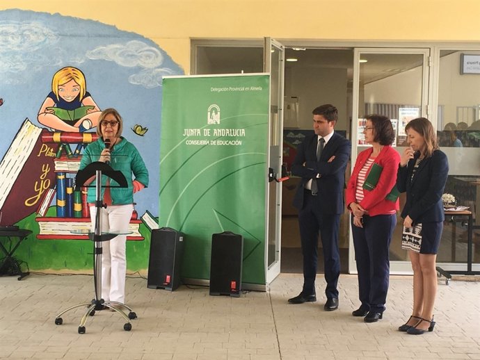 De la Calle inaugura el CEIP 'Gabriel Cara' de Roquetas