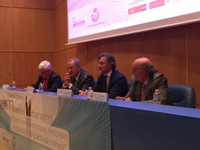 El consejero de Medio Ambiente, José Fiscal, clausura jornadas de Aminer.