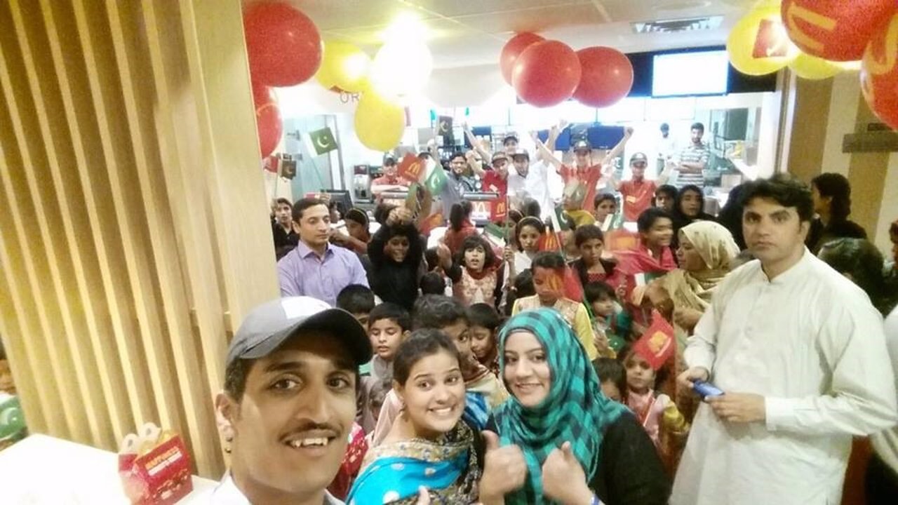 Apertura del primer McDonald's en Quetta (Pakistán)