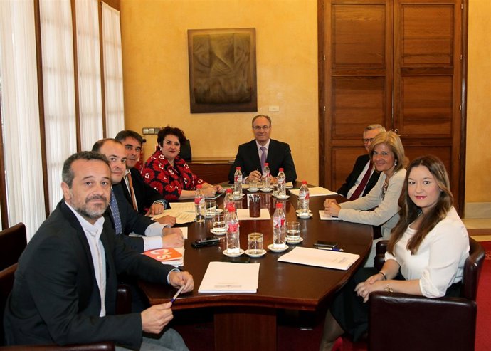 Miembros de la Mesa del Parlamento
