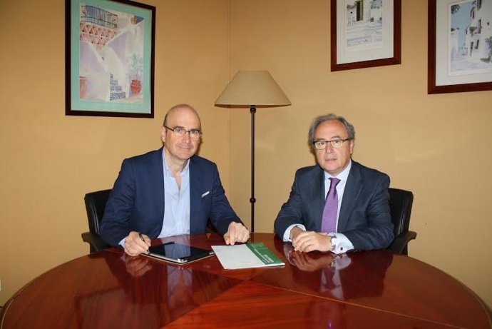 Carmona (izda.) y Díaz durante el encuentro mantenido