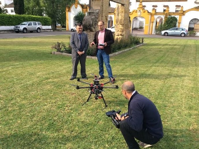 Zurera (izda.) durante la inauguración del encuentro
