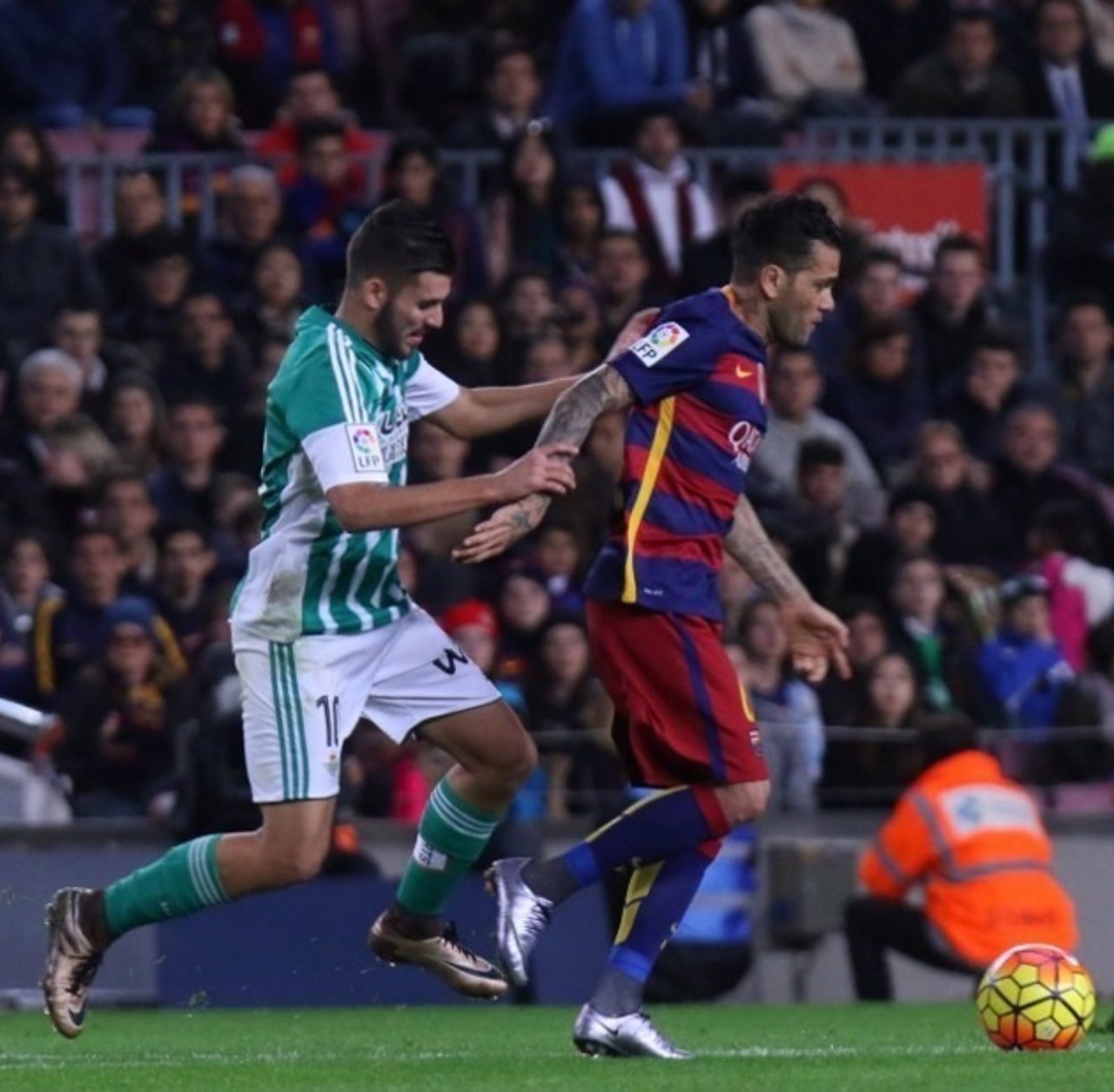 Dani Alves en un Barcelona-Betis