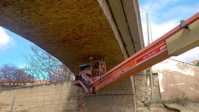 Obras en el puente de Fitero