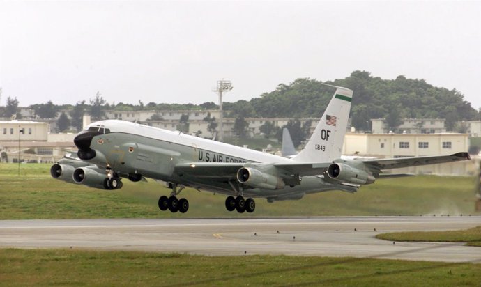 Avión espía RC-135 