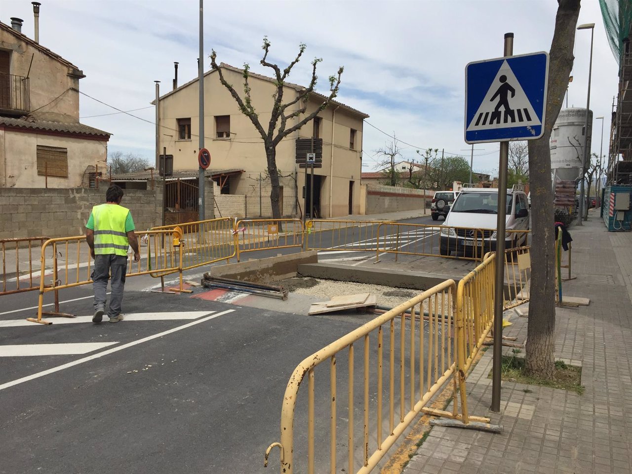 Obras de mantenimiento de viales en Barbastro.