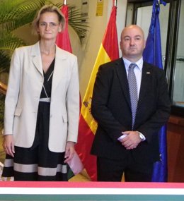Embajadora de Hungría en España, Gyori, y cónsul en Andalucía, Patricio Baeza