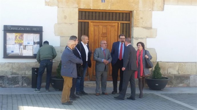 Foto Consejero Sanidad En Torrejon Rey