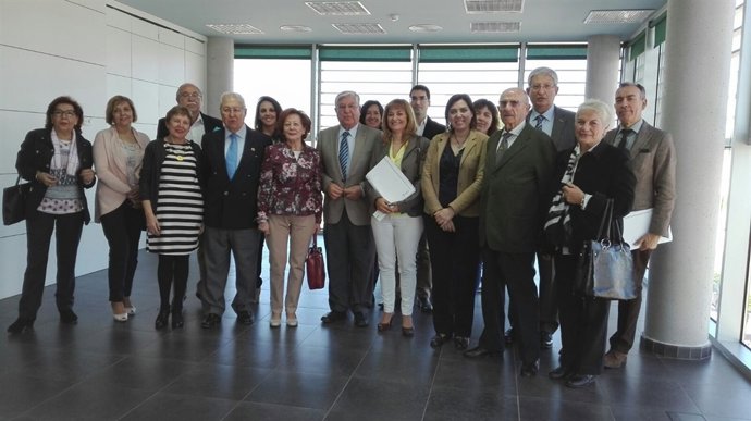 Guillén y Navarrete con equipo investigador