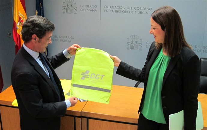 El delegado Sánchez-Solís y Virgia Jérez, jefa provincial de Tráfico