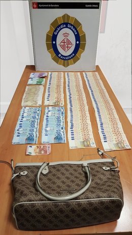 Detenidos por robar un bolso con 10.000 euros en un centro comercial 
