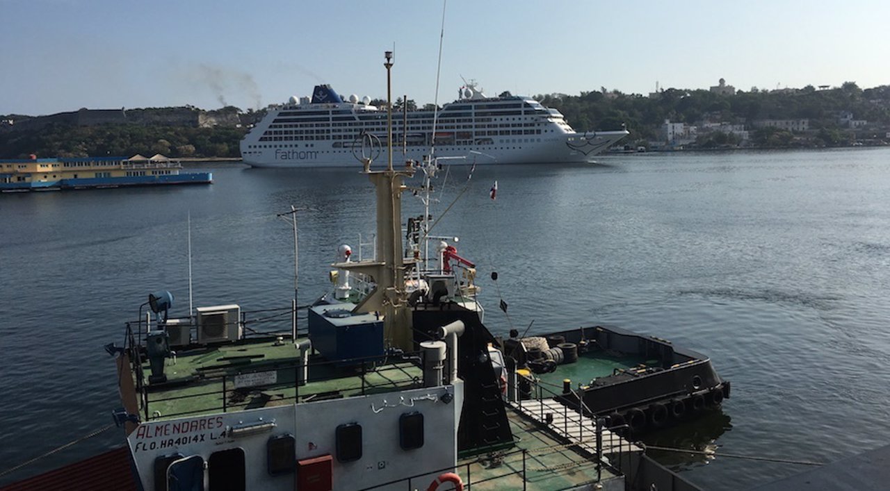 Crucero 'Adonia' en la bahía de La Habana