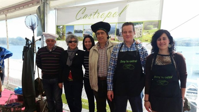 Marcelino Marcos Líndez, segundo por la derecha