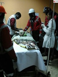 Rescatada con vida una niña de año y medio en el edificio derrumbado de Nairobi