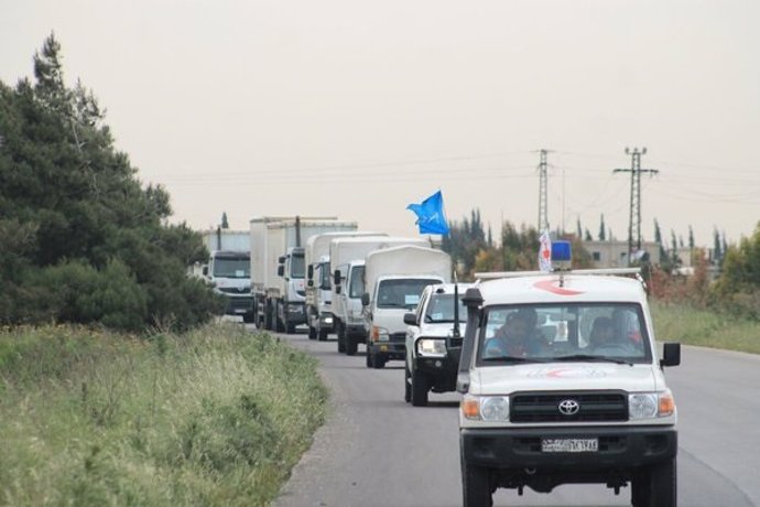 Convoy con ayuda de la Media Luna Roja en Siria