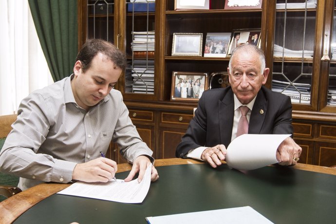 Gabriel Amat ha firmado el convenio de adjudicación para Hoteles Playa.