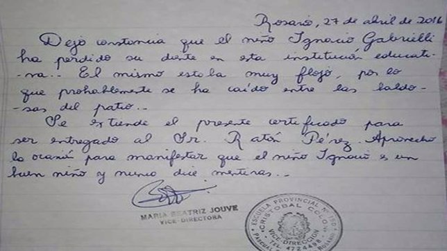 Un niño pierde un diente y su profesora escribe una carta al Ratoncito Pérez