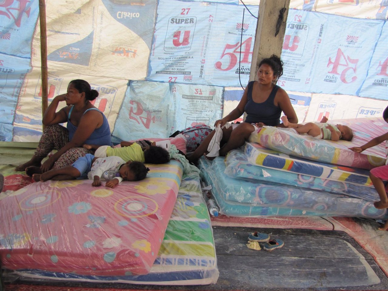 Albergues para desplazados por el terremoto en Ecuador