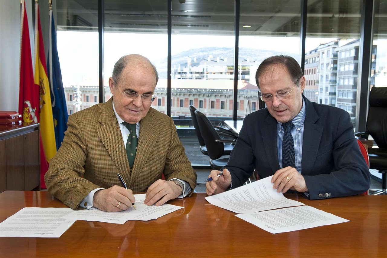 Francisco Arasanz, de AECC, y Luis Gabilondo, del SNS.