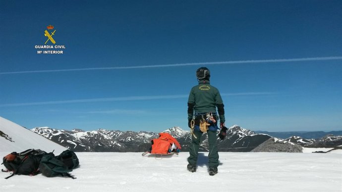  Imagen Del Rescate Del Cadáver De Un Montañero En Peña Ubiña.