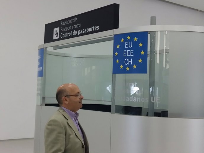 Luis Fernández de Ciudadanos visita instalaciones aeropuerto Corvera