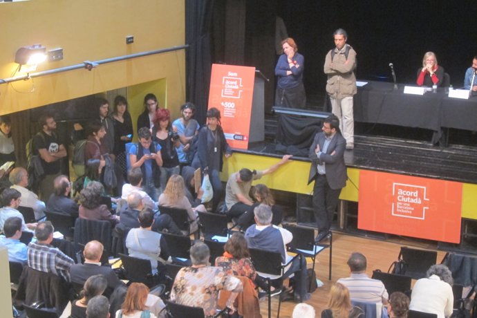 Desalojados del Borsí en un acto del Acord Ciutadà per una Barcelona Inclusiva