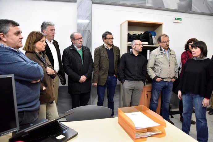 Miembros de la corporación municipal en la oficina de la calle Mercaderes