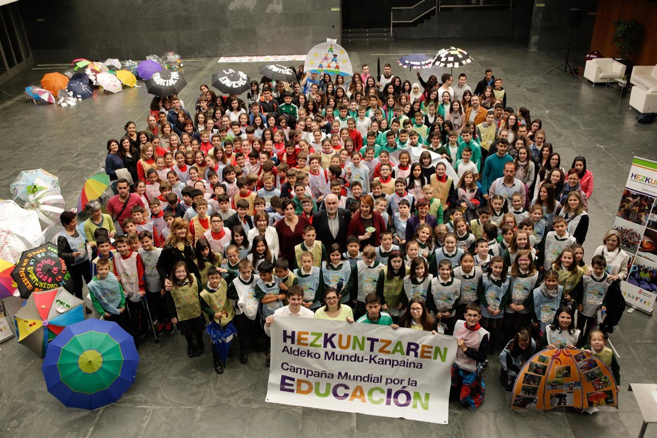 El acto en el Parlamento.
