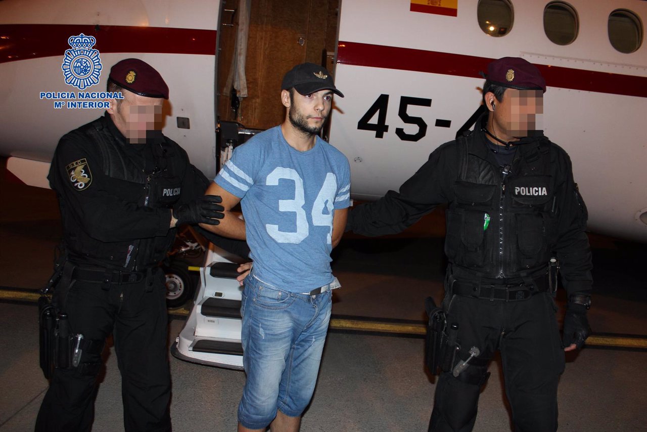 Sergio Morate llega escoltado por dos agentes de la Policía Nacional