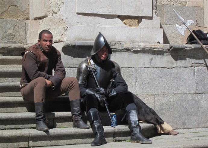 Actores durante el rodaje de 'Still Star-Crossed' en Salamanca