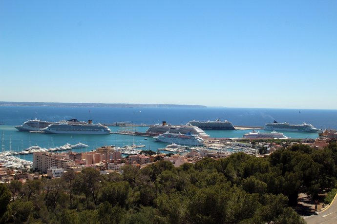 Un total de 8 cruceros en Palma
