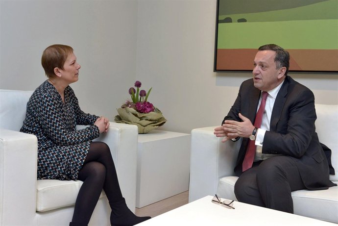 Barkos con el embajador de Armenia               