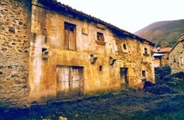 Casa del padre Rábago en Tresabuela