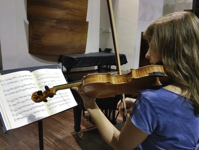 Componente de la Joven Orquesta de Canarias