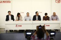 PSOE insta a Rajoy acudir a los debates con todos: "No vale esconderse ni enviar a Soraya"