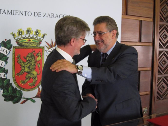 El alcalde, Pedro Santisteve, y el rector de la UZ José Antonio Mayoral