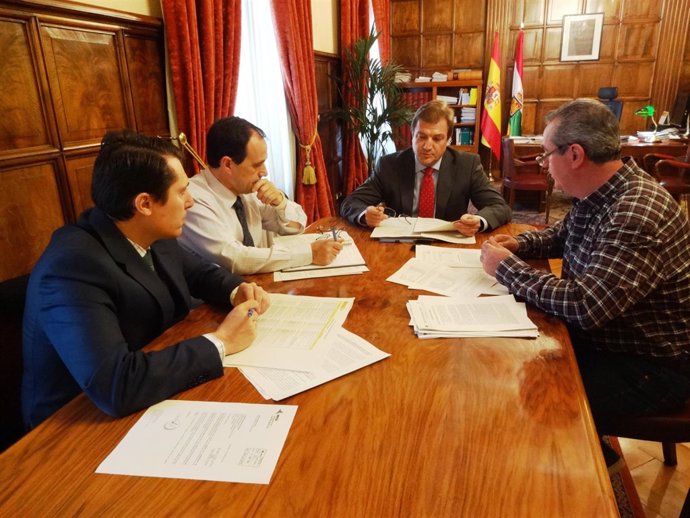 Momento de la reunión de la Comisión