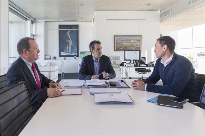 Martín se reúne con el alcalde de Las Rozas de Valdearroyo